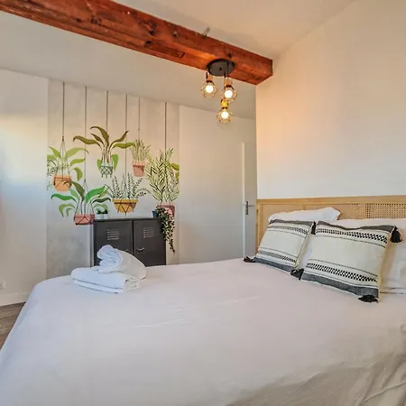 Holiday home Maison 15 Couchages Ideale Pour Sejour En Groupe Clermont-Ferrand